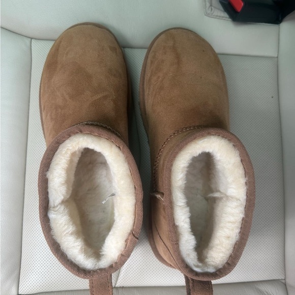 Ultra Mini Uggs size 10 - Picture 1 of 3